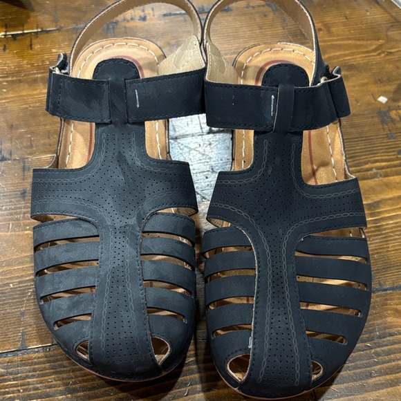 Shoes - Like walking on air with these Black Strappy Sandals